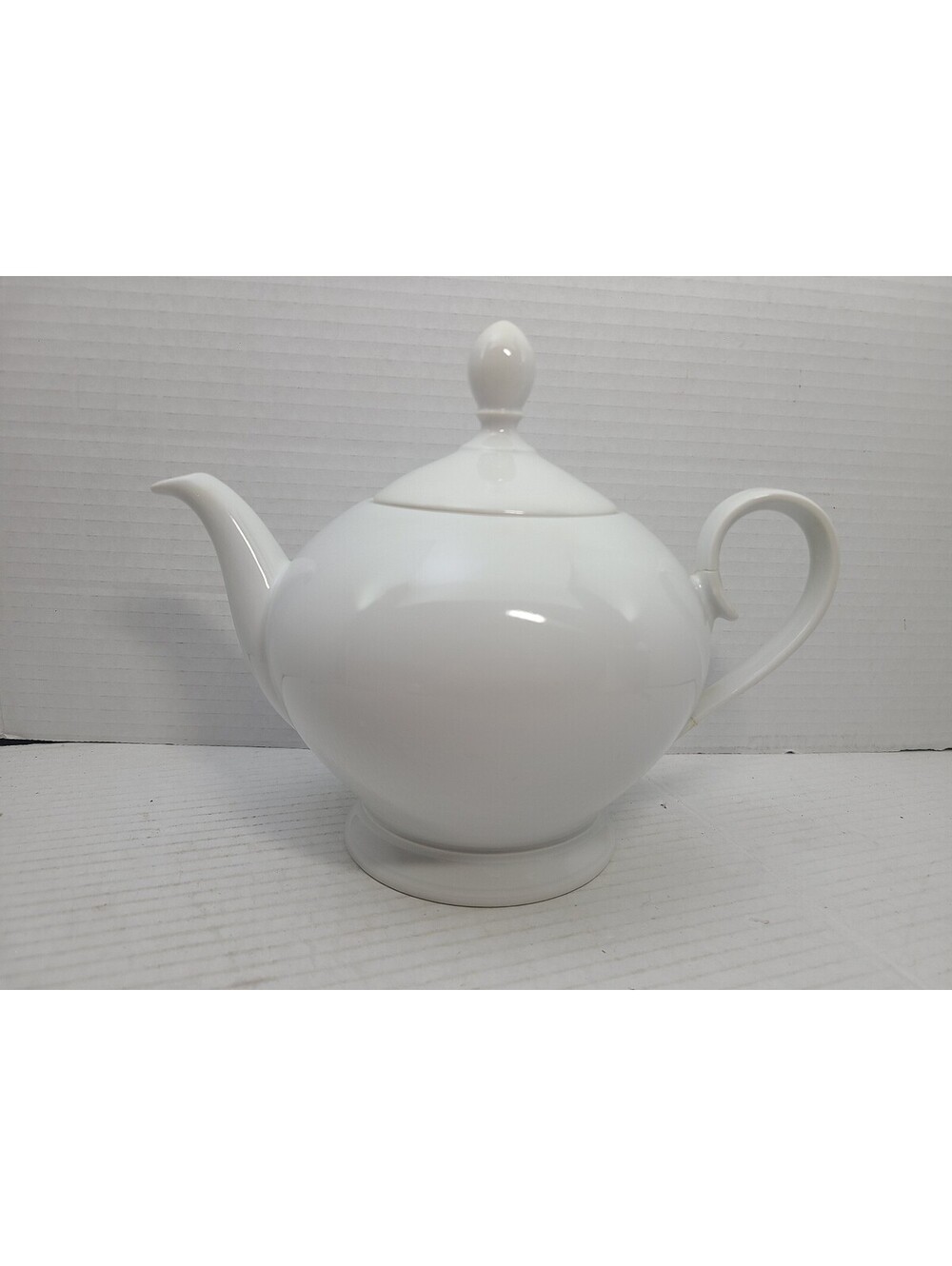 Seltmann Weiden Vintage Teapot w/ Lid West Germany (Repaired Handle)